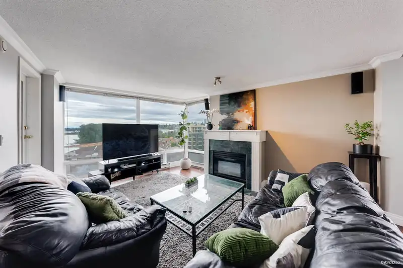 1207 8 LAGUNA COURT - photo 3 of 35