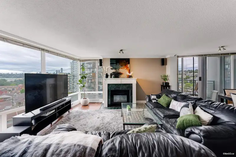1207 8 LAGUNA COURT - photo 4 of 35