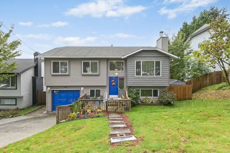 19634 68 AVENUE - photo 1 of 33
