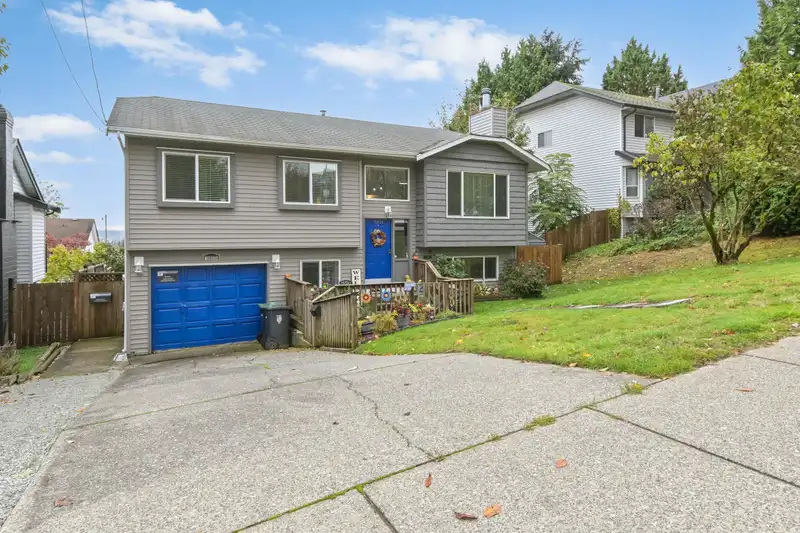 19634 68 AVENUE - photo 2 of 33