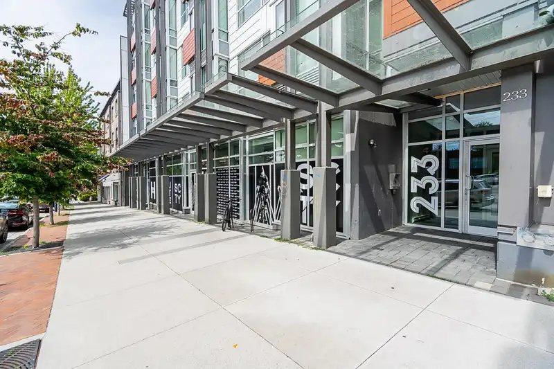 602 233 KINGSWAY - photo 3 of 37