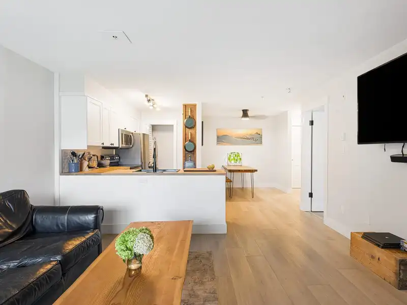 211 22150 48 AVENUE - photo 4 of 36