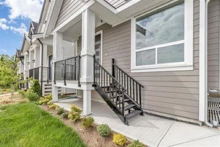 19415 70 AVENUE - photo 4 of 25