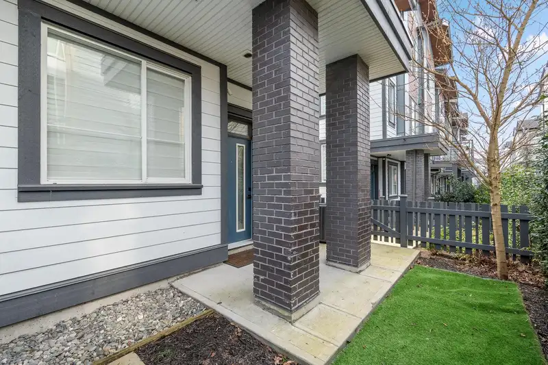 41 20763 76 AVENUE - photo 4 of 31