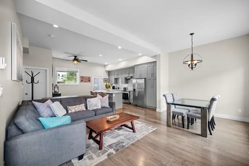 12 6945 185 STREET - photo 3 of 25