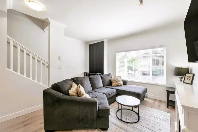 193 18701 66TH AVENUE - photo 3 of 38