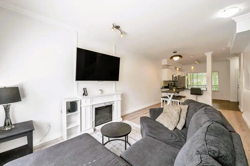 193 18701 66TH AVENUE - photo 4 of 38