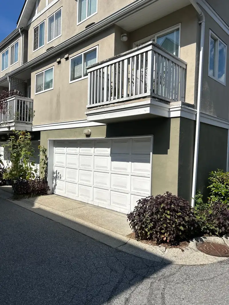 37 7831 GARDEN CITY ROAD - photo 2 of 6