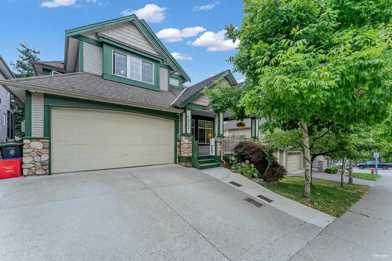 6822 196A STREET - photo 2 of 38