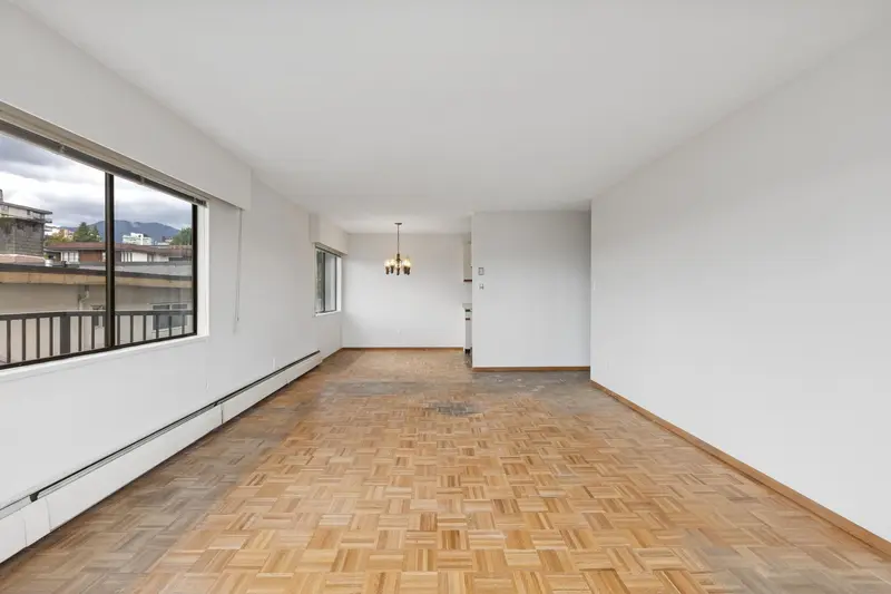 211 155 E 5TH STREET - photo 2 of 25