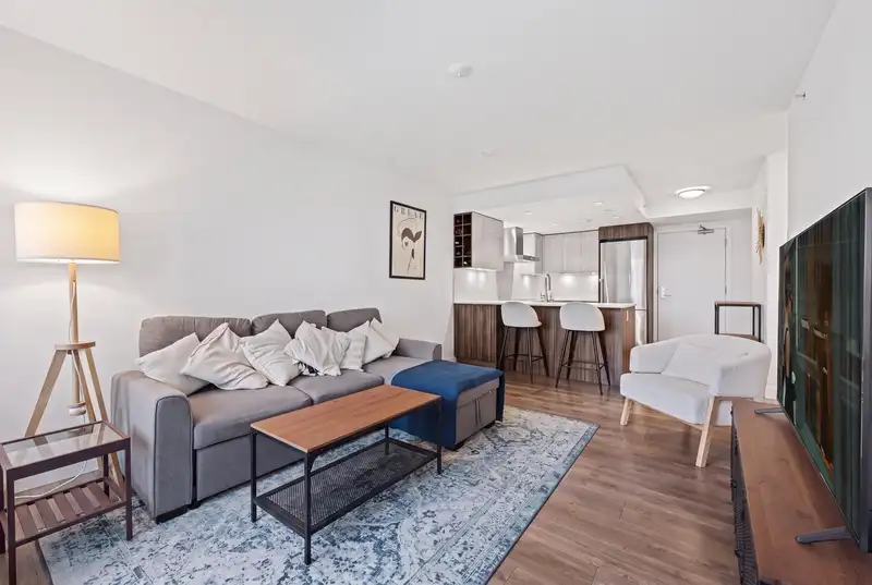 1601 1788 COLUMBIA STREET - photo 2 of 35