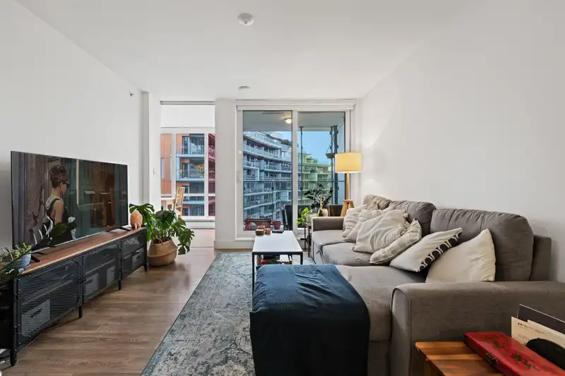 1601 1788 COLUMBIA STREET - photo 3 of 35