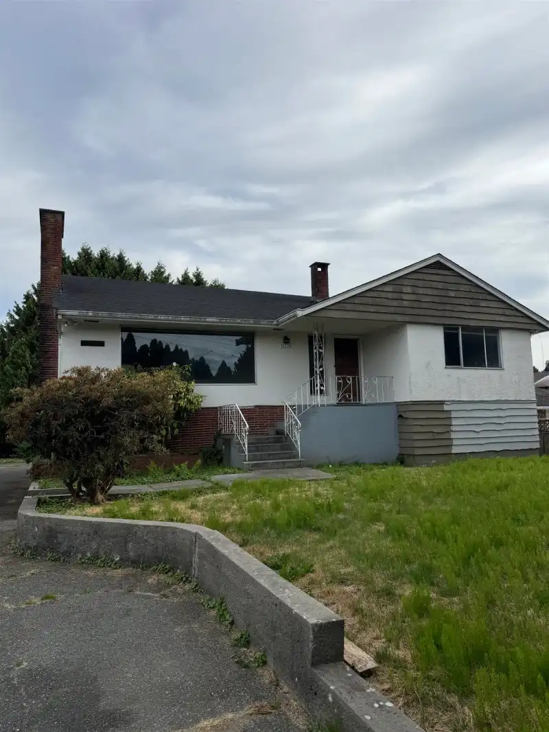 11220 KING ROAD - photo 1 of 7
