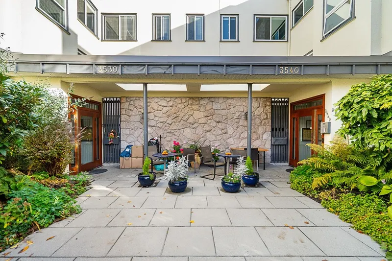 305 3530 CAMBIE STREET - photo 3 of 25