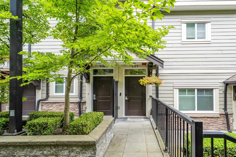 227 3888 NORFOLK STREET - photo 3 of 25