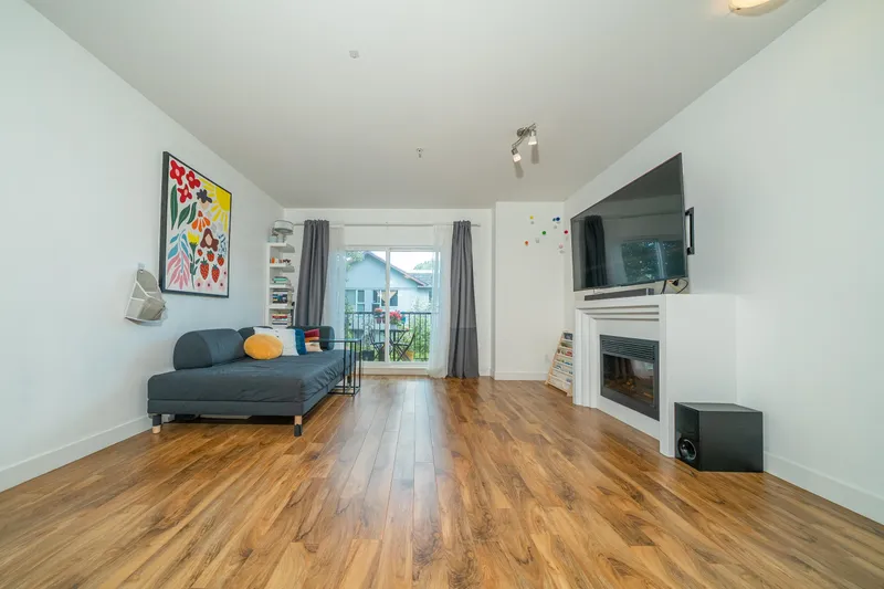 227 3888 NORFOLK STREET - photo 4 of 25