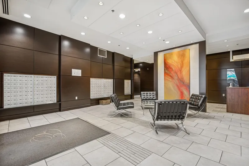 239 188 KEEFER PLACE - photo 3 of 25