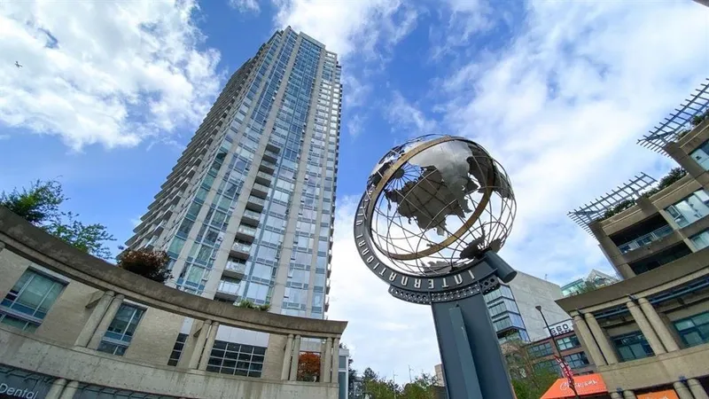 239 188 KEEFER PLACE - photo 4 of 25