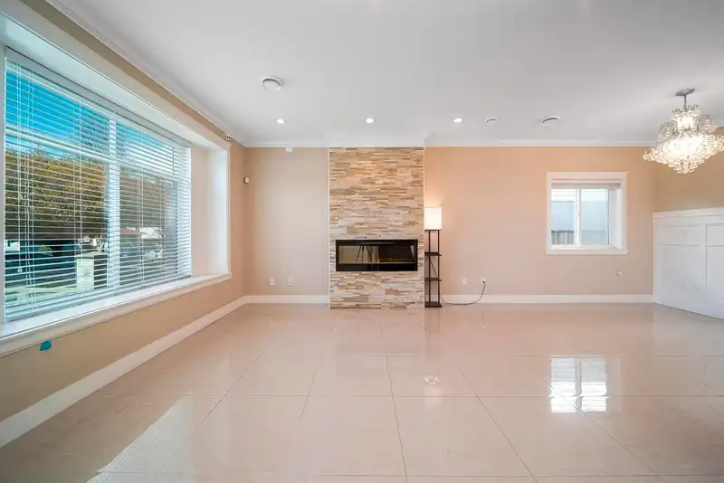 6750 BRANTFORD AVENUE - photo 4 of 24
