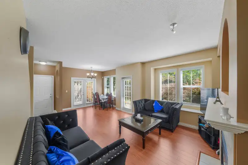 1 18707 65 AVENUE - photo 2 of 37