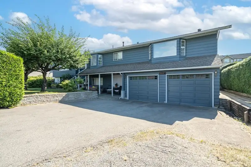 12024 190 STREET - photo 1 of 34