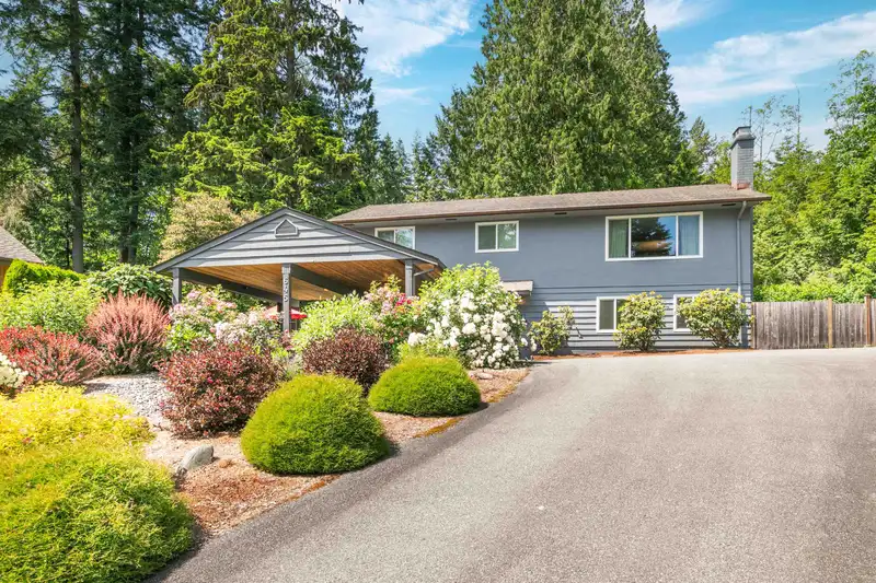 645 MCCARTNEY CLOSE - photo 2 of 27