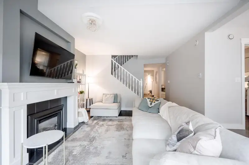 116 16350 14 AVENUE - photo 3 of 12