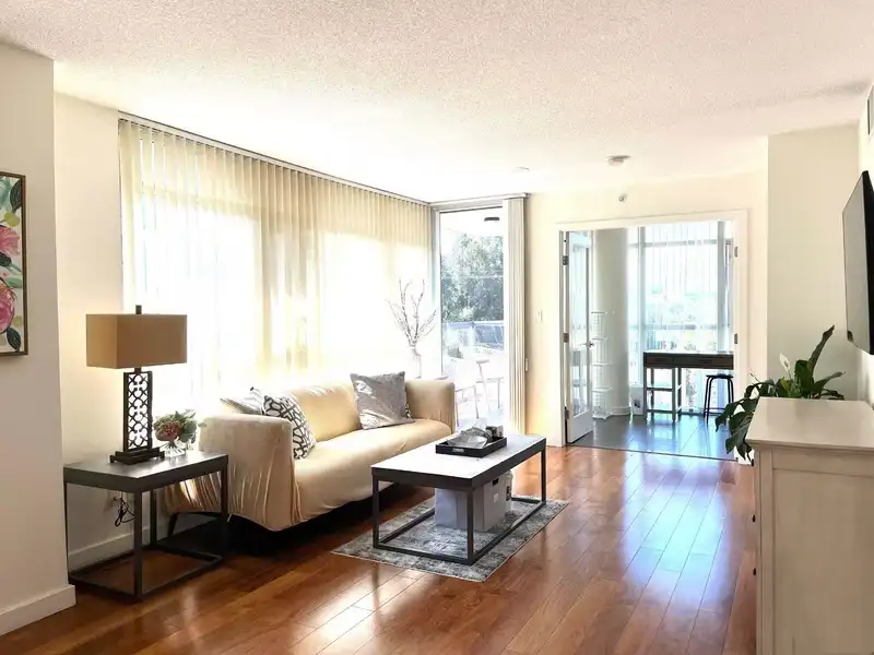 662 2080 W BROADWAY - photo 1 of 12
