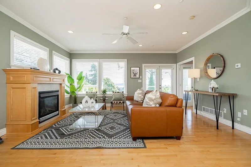 15645 PACIFIC AVENUE - photo 3 of 25