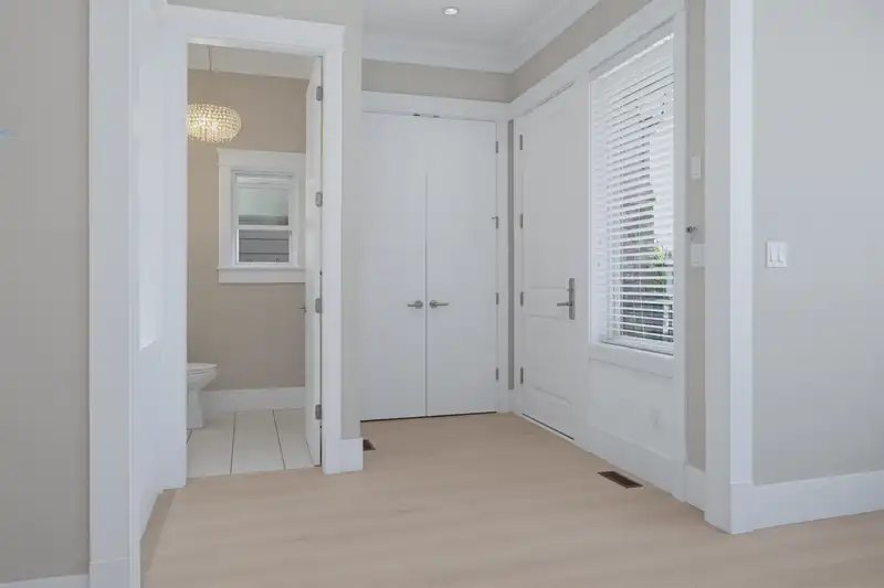 3 1426 FINLAY STREET - photo 2 of 37