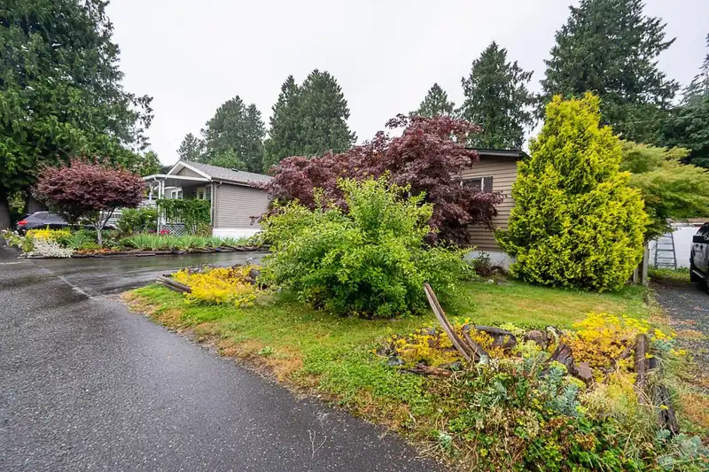 8 52324 YALE ROAD - photo 2 of 39