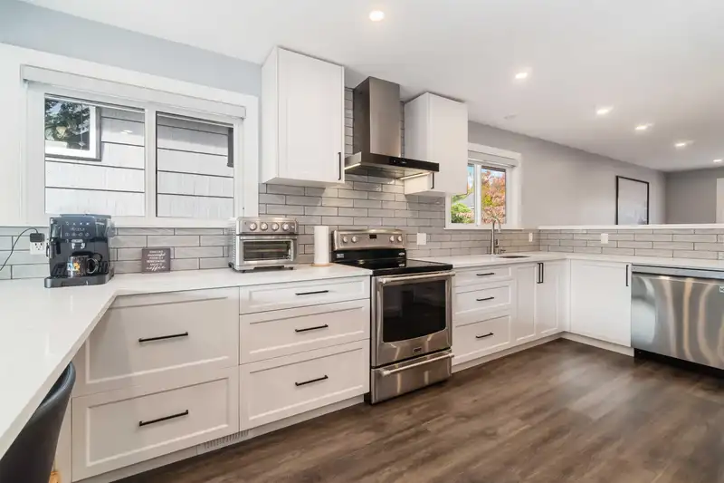 415 ALBERTA STREET - photo 1 of 40