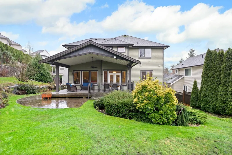 7192 177A STREET - photo 2 of 25