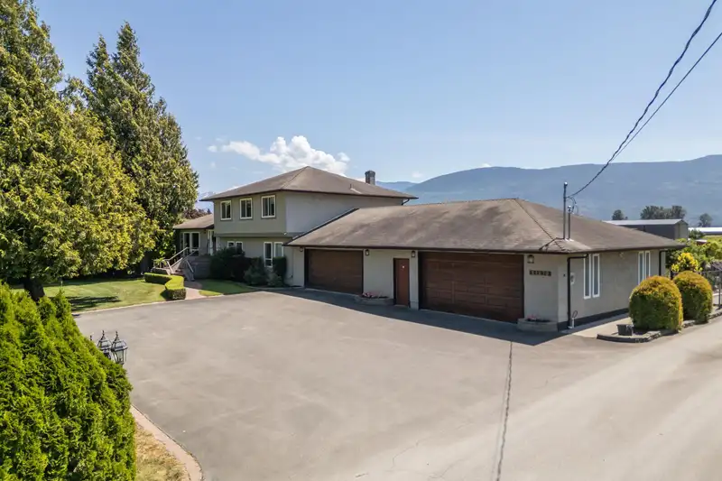 41670 SOUTH SUMAS ROAD - photo 1 of 40