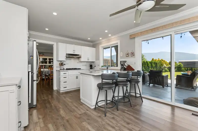 41670 SOUTH SUMAS ROAD - photo 4 of 40