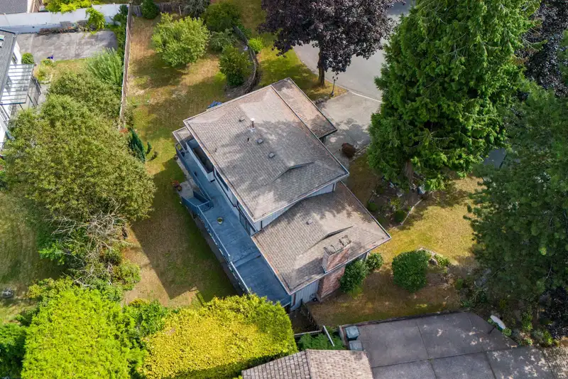 7645 BERKLEY STREET - photo 4 of 40