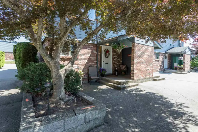 75 10760 GUILDFORD DRIVE - photo 4 of 38