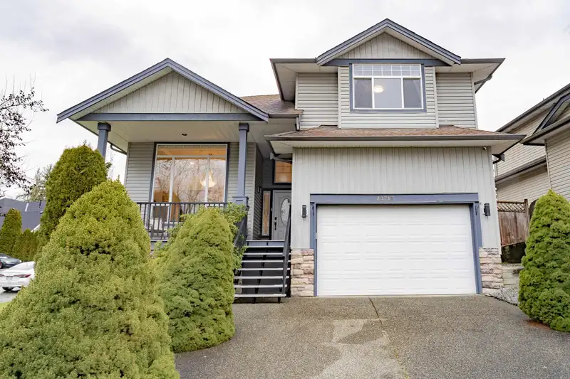 23717 110 AVENUE - photo 2 of 40