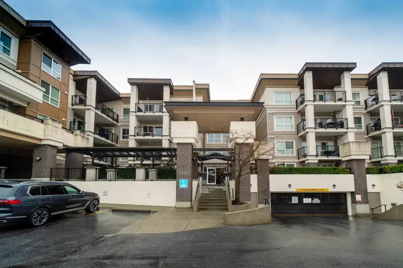 323 9655 KING GEORGE BOULEVARD - photo 2 of 11