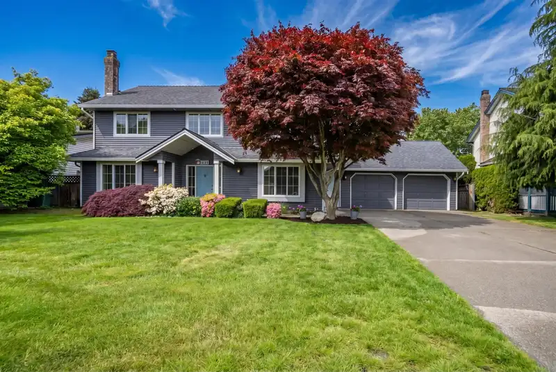 4621 LONDON CRESCENT - photo 1 of 38