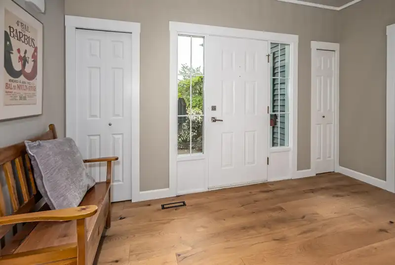 4621 LONDON CRESCENT - photo 2 of 38