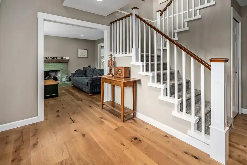 4621 LONDON CRESCENT - photo 3 of 38