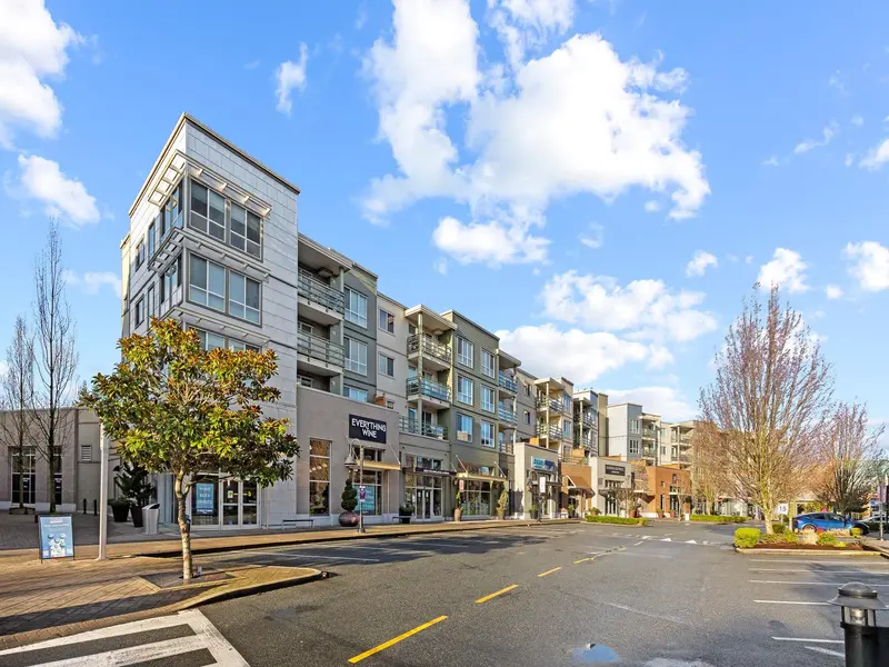 219 15735 CROYDON DRIVE - photo 3 of 22