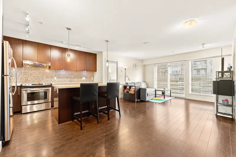 219 15735 CROYDON DRIVE - photo 4 of 22