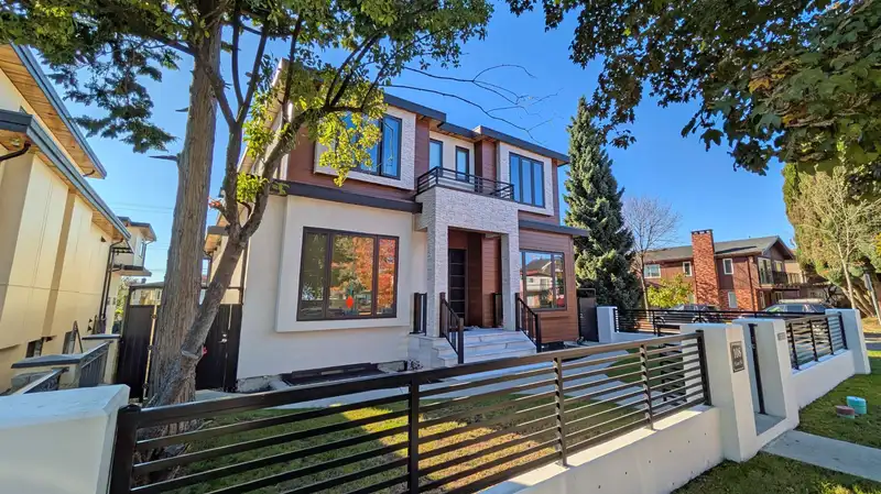 108 E 51ST AVENUE - photo 2 of 23