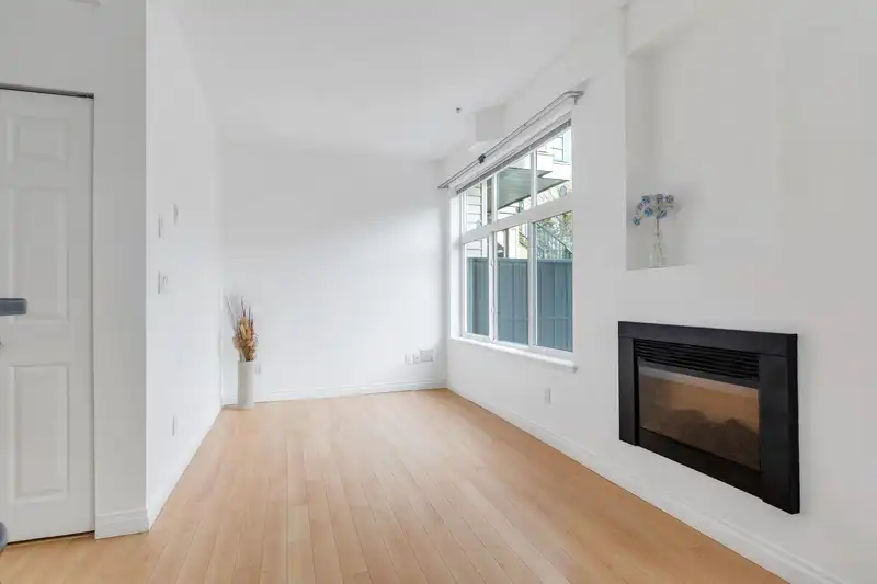 119 7333 16TH AVENUE - photo 2 of 17