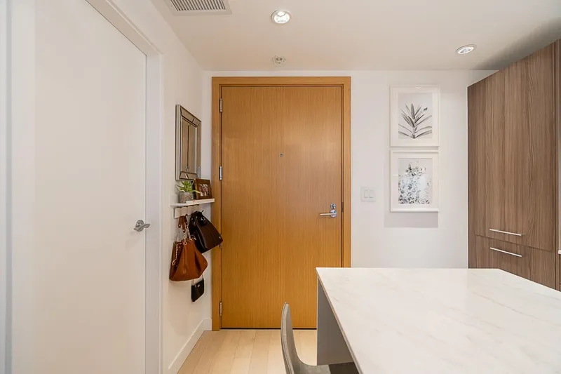 1106 4638 GLADSTONE STREET - photo 3 of 25