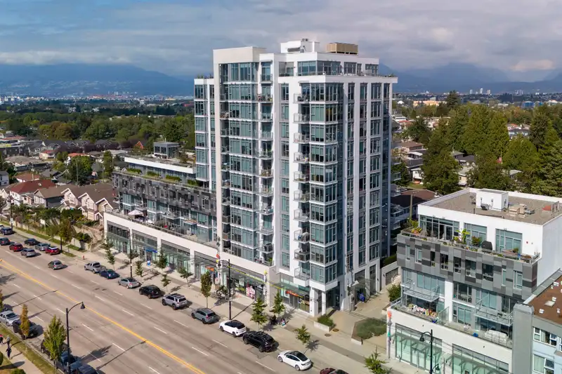 408 2435 KINGSWAY - photo 1 of 27