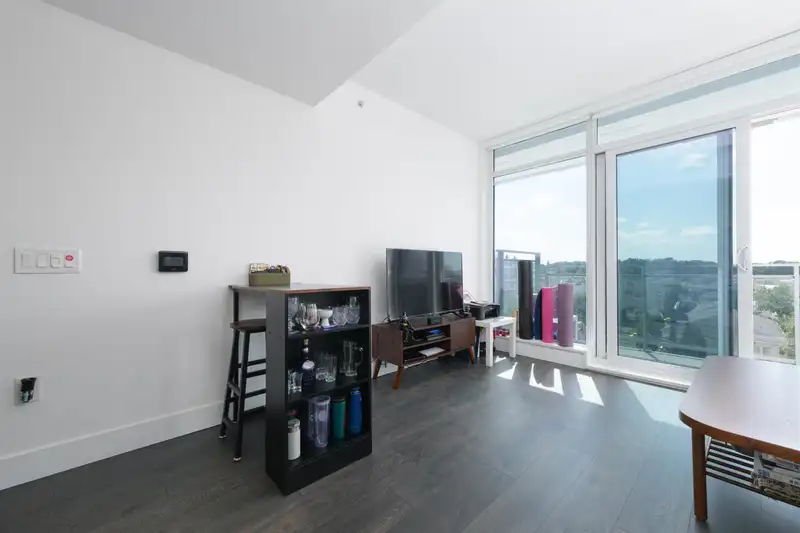 408 2435 KINGSWAY - photo 4 of 27