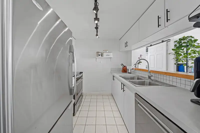 603 10523 UNIVERSITY DRIVE - photo 3 of 23